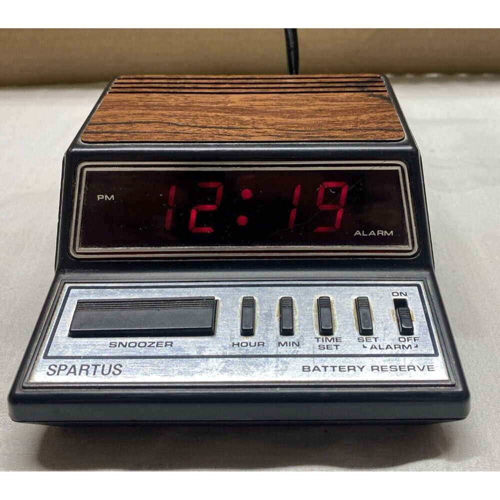 Spartus Neptune Woodgrain Digital Alarm Clock Model 1104 Working VTG